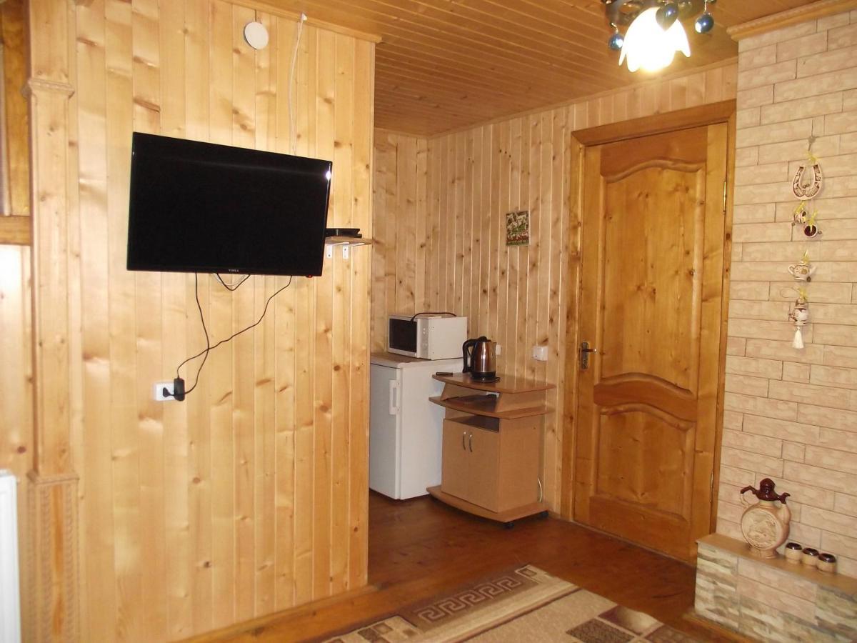 Guesthouse U Deda Viktora Yaremche Exterior foto