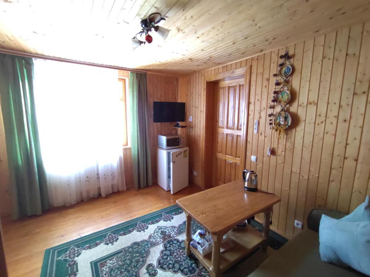 Guesthouse U Deda Viktora Yaremche Exterior foto