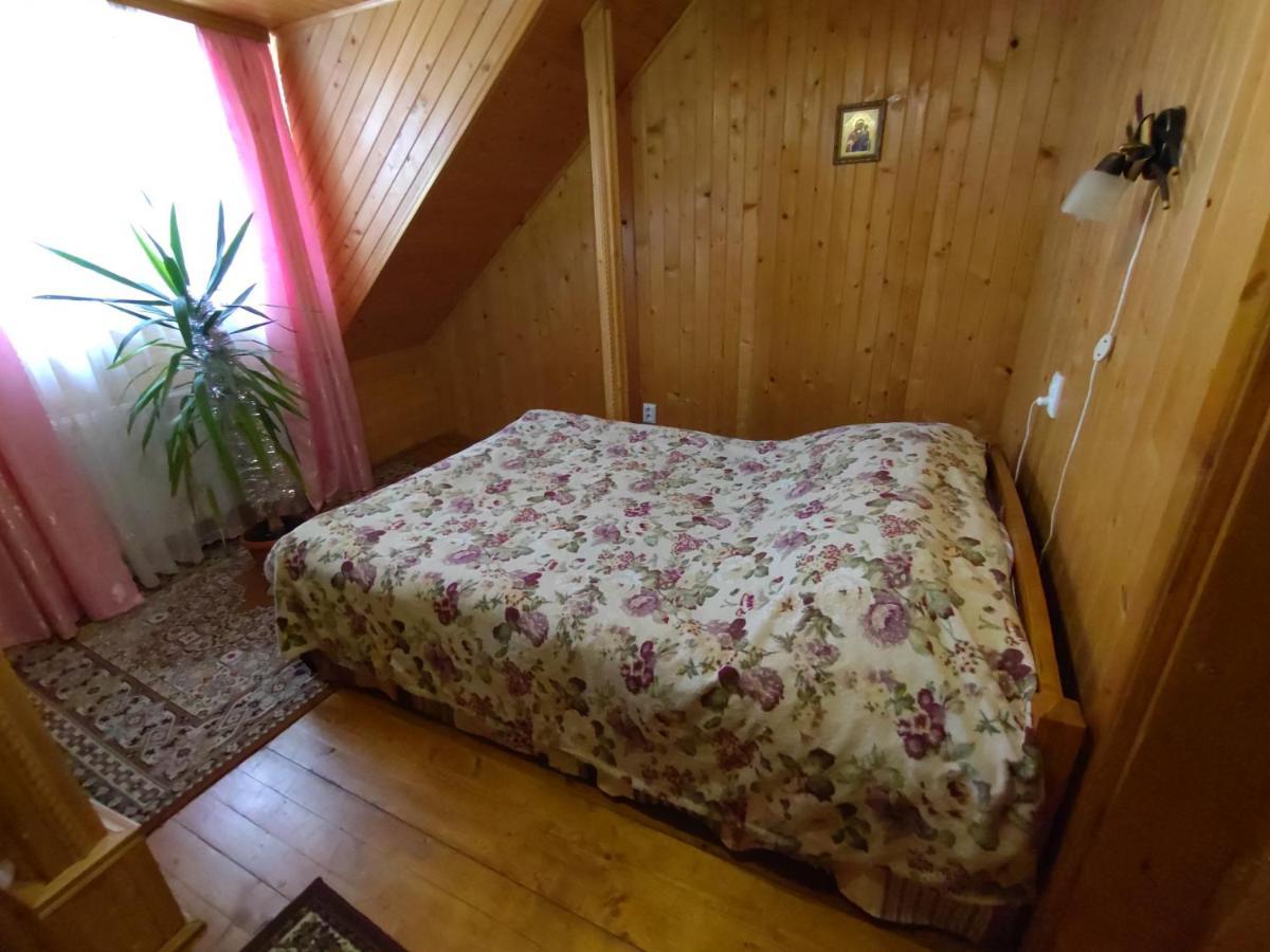 Guesthouse U Deda Viktora Yaremche Exterior foto