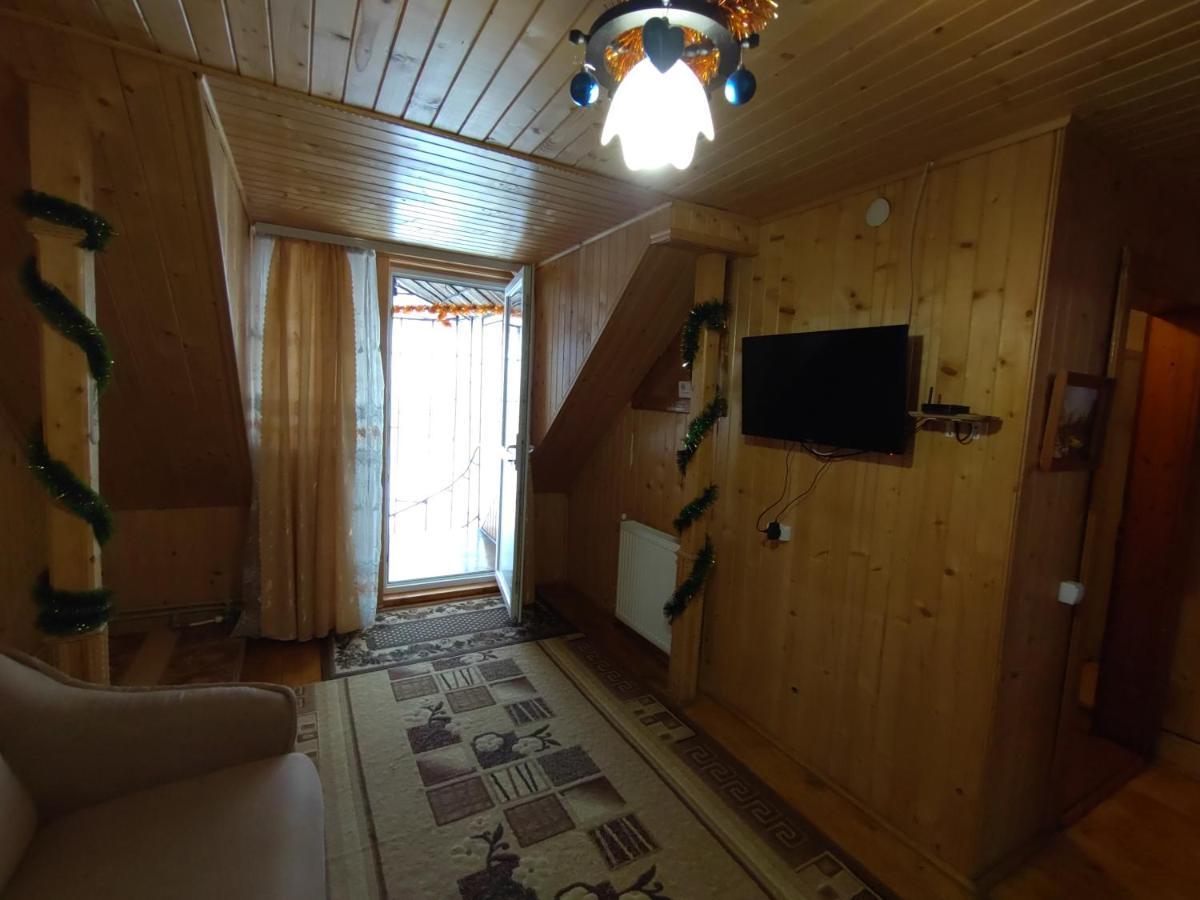 Guesthouse U Deda Viktora Yaremche Exterior foto