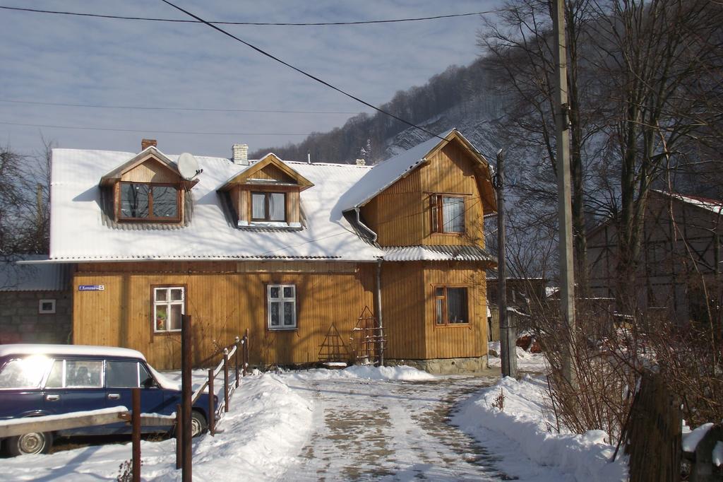 Guesthouse U Deda Viktora Yaremche Exterior foto